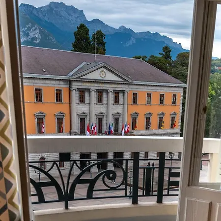 L'annexe Du Chateau